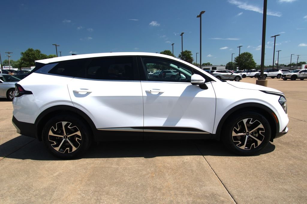 Used 2024 White Kia EX image 4