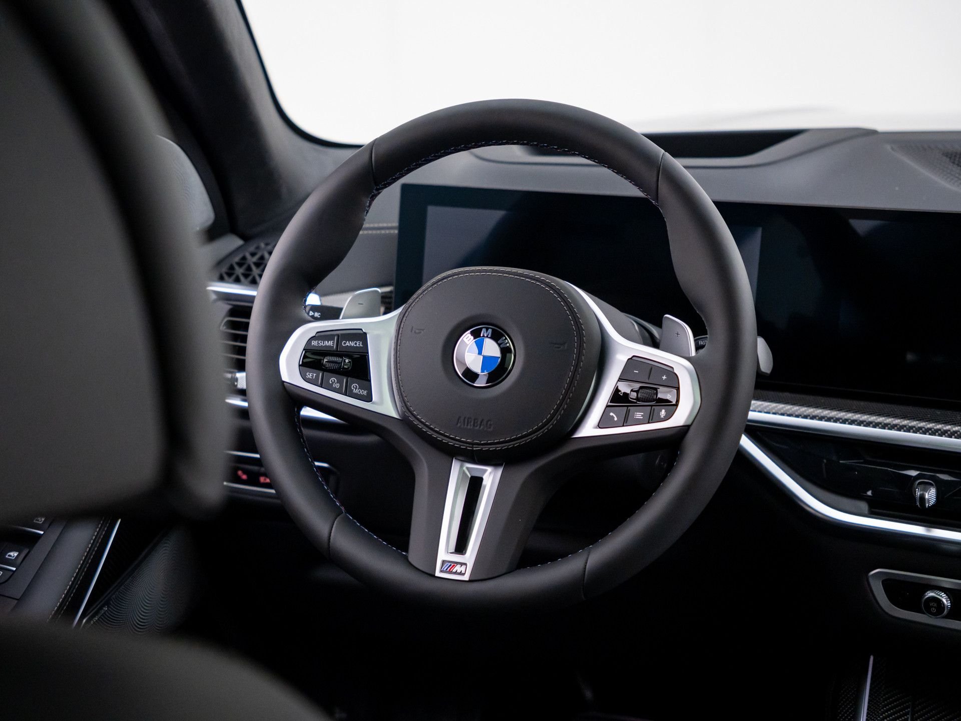 New 2027 Dravit Grey Metallic BMW M60i image 12