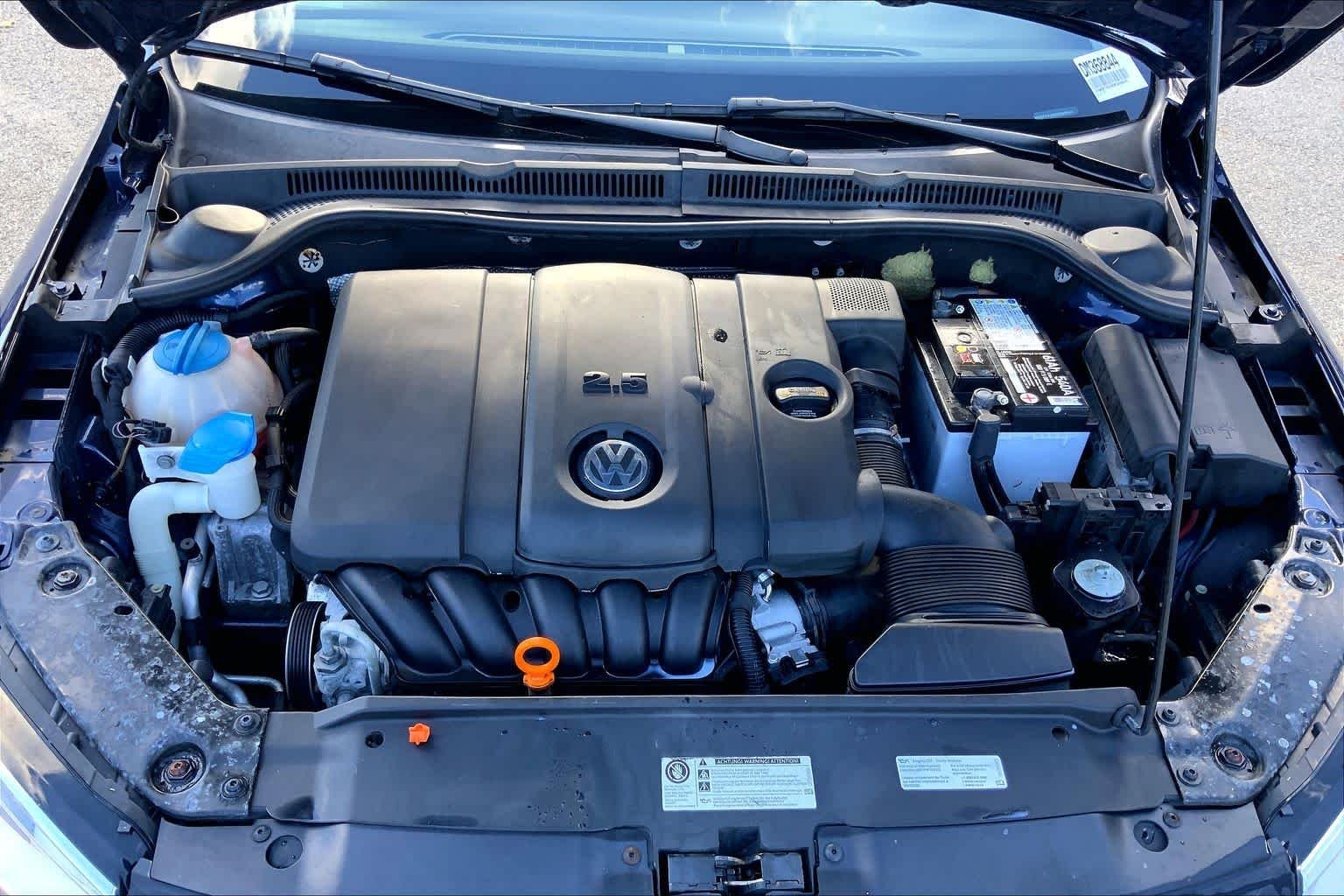 Used 2013 Tempest Blue Metallic Volkswagen SE image 30