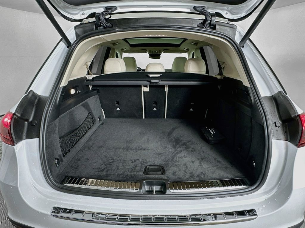 New 2026 MANUFAKTUR Moonlight White Metallic Mercedes-Benz GLE 450 image 28