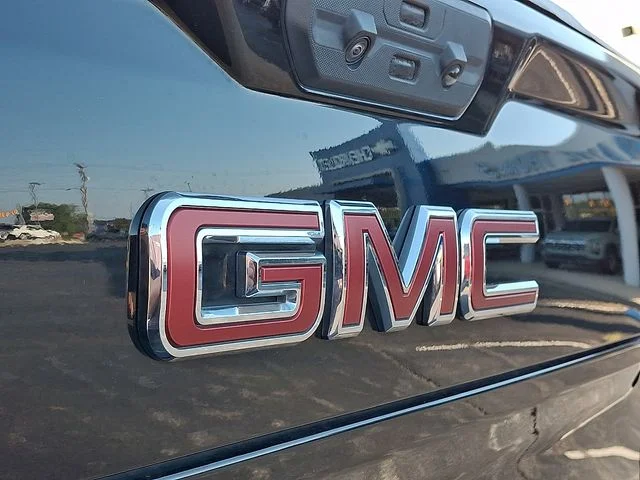 Used 2025 Black GMC Denali image 29