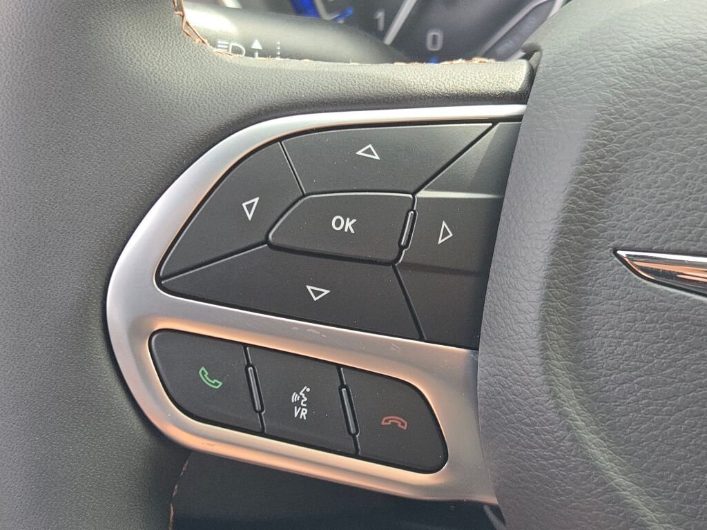 New 2026 Diamond Black Crystal Pearl-Coat Exterior Paint Chrysler Pinnacle image 26
