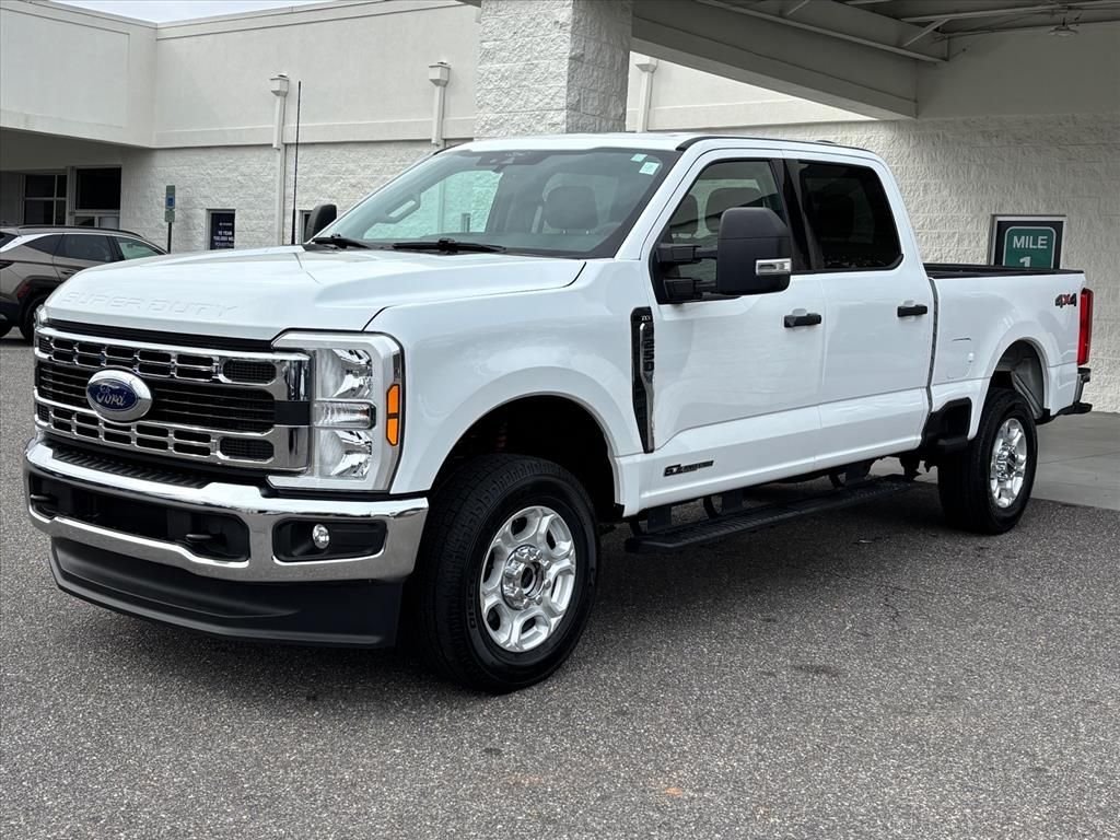 Used 2025 Oxford White Ford XLT image 23