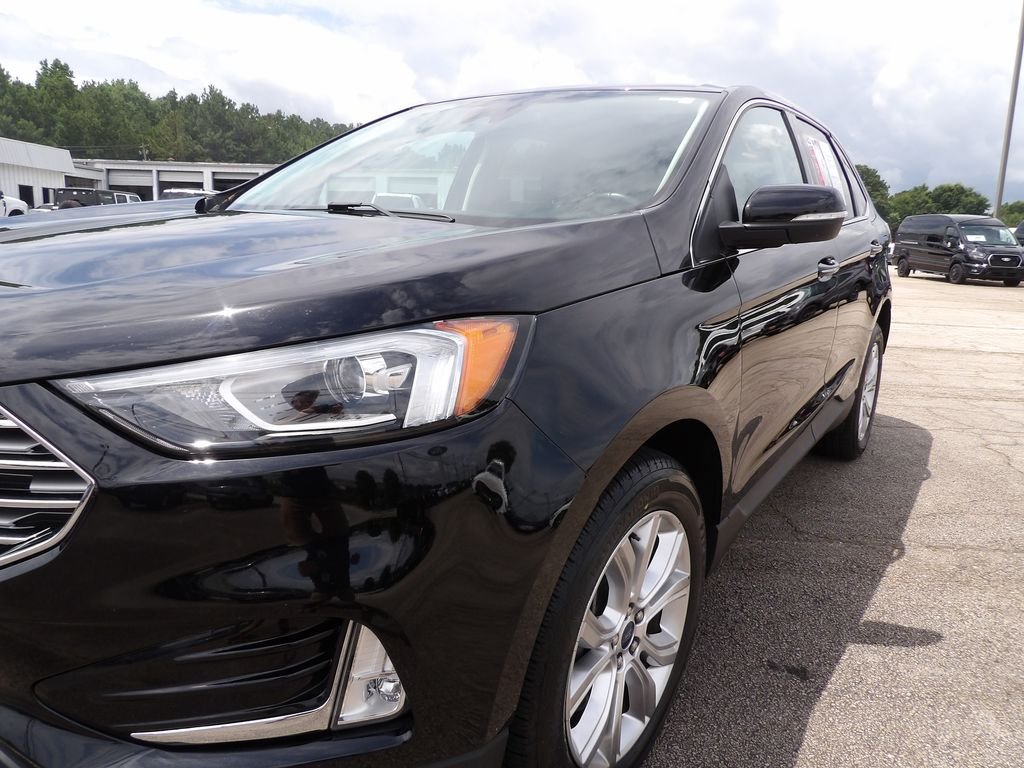 Used 2022 Black Metallic Ford Titanium image 14