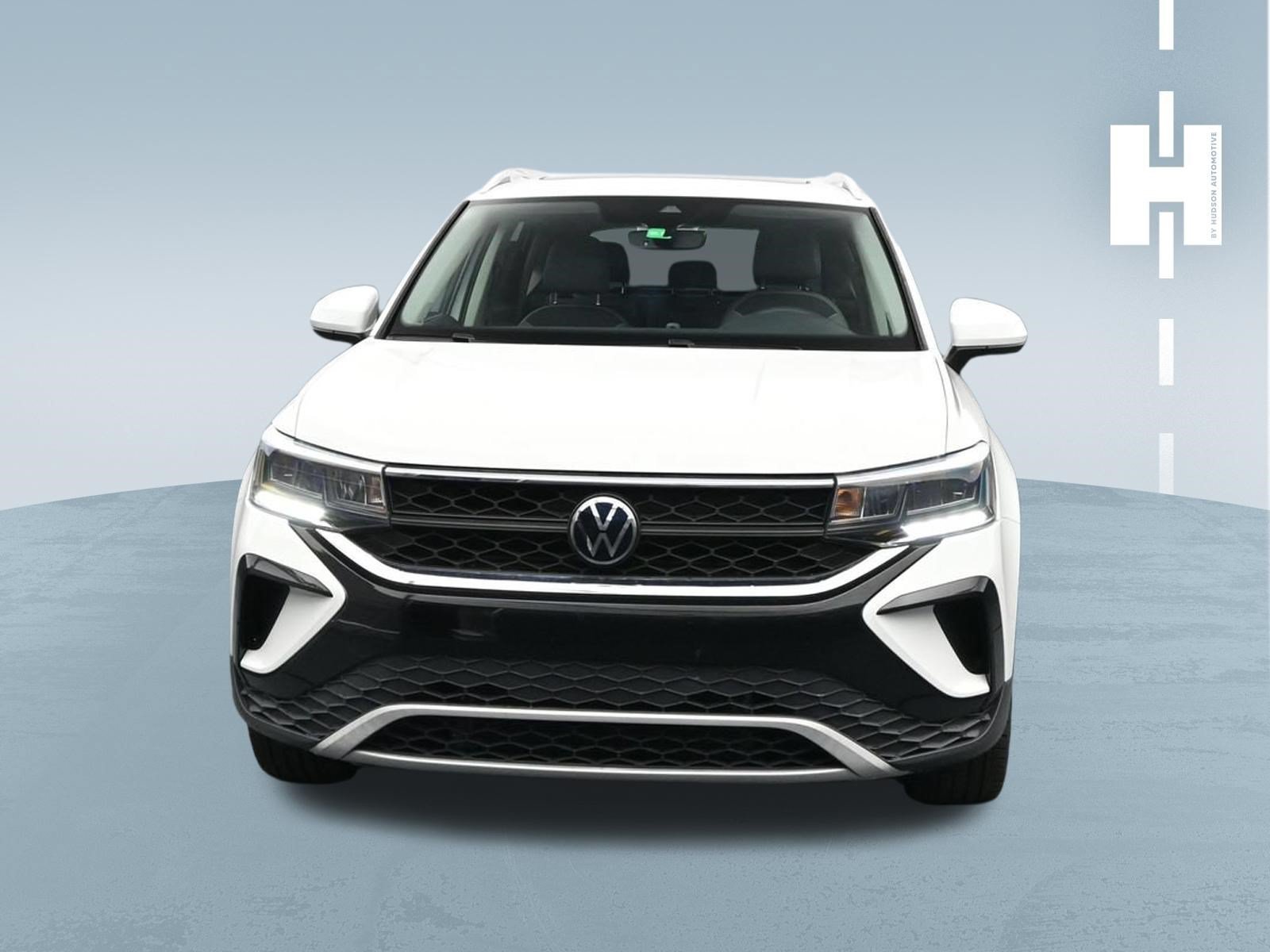 Used 2023 Pure White Volkswagen SE image 2