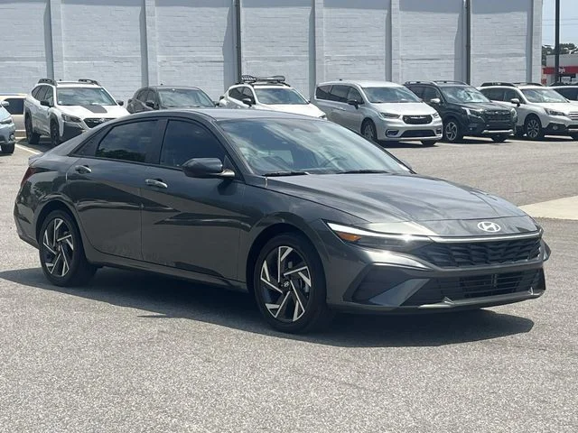 Used 2025 Gray Hyundai SEL Sport image 15