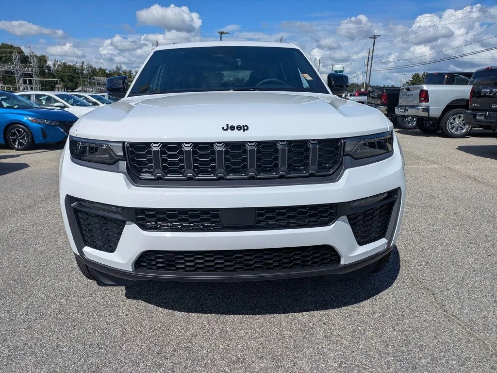 New 2027 Bright White Clear-Coat Paint Jeep  image 9