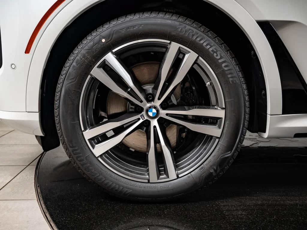 New 2027 White Metallic BMW xDrive40i image 13