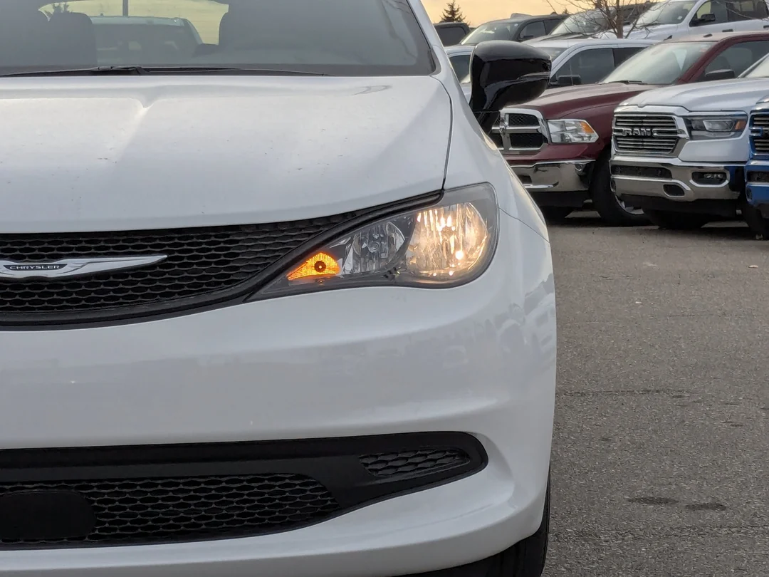 New 2026 White Chrysler SXT - - FWD - Power Liftgate - Power Sliding Doors - Leather & More! image 10