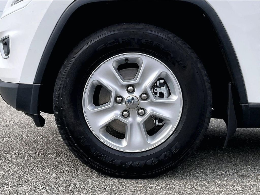 Used 2014 White/off-white Jeep Laredo image 7