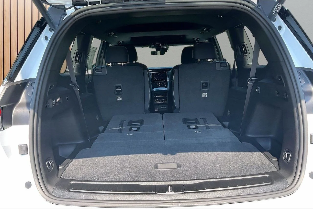 New 2026 Bright White Clear-Coat Exterior Paint Jeep Laredo image 26