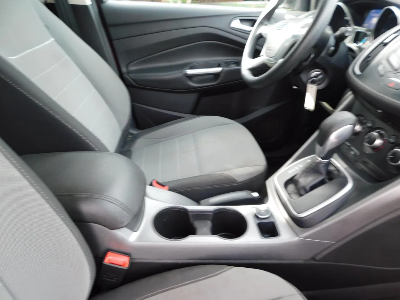 Used 2014 Red Ford FWD 4dr SE image 19