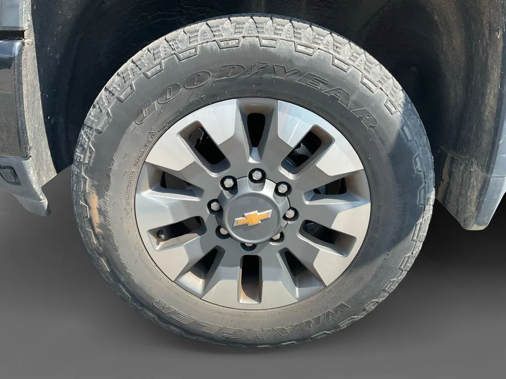 Used 2024 White Chevrolet Custom image 14
