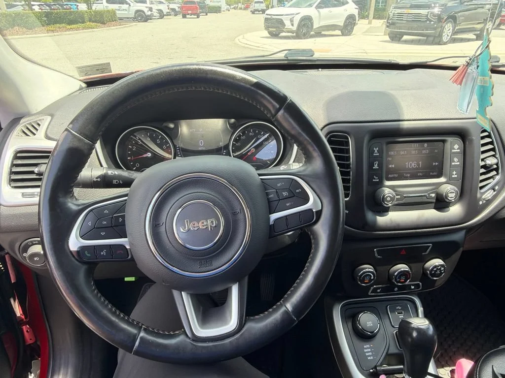 Used 2018 Red Jeep Latitude 4x4 image 8
