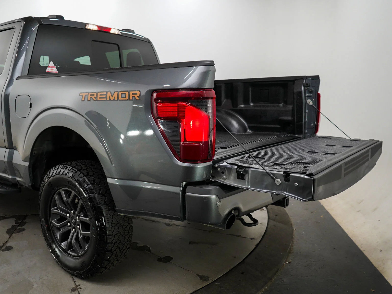 Used 2025 Carbonized Gray Metallic Ford Tremor image 9