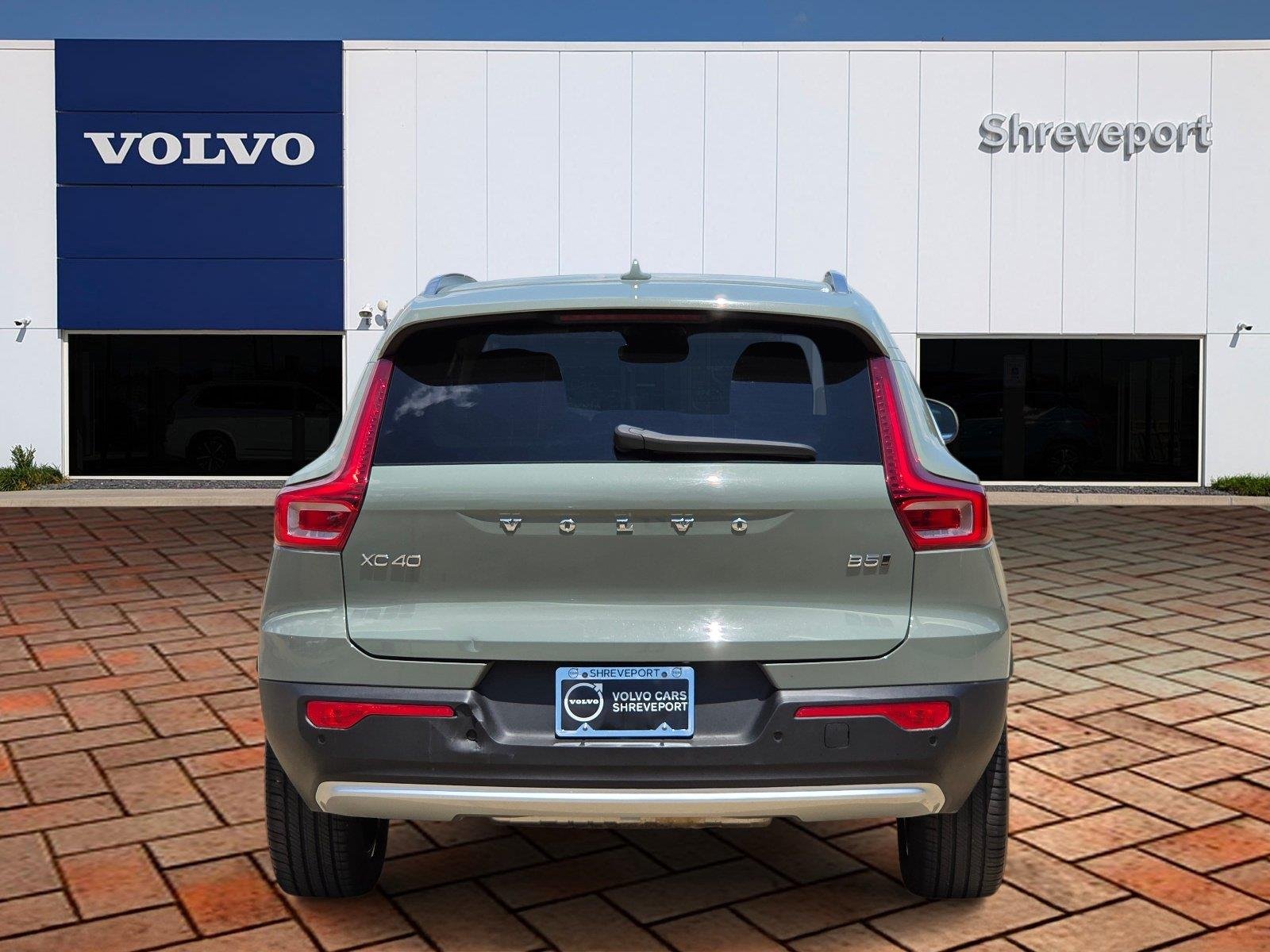 Used 2025 Sage Green Metallic Volvo Core Bright Theme image 5