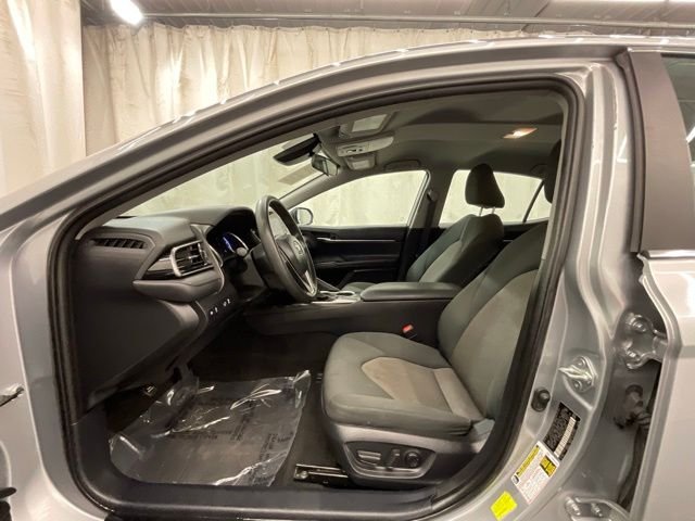 Used 2022 Silver Toyota LE image 10