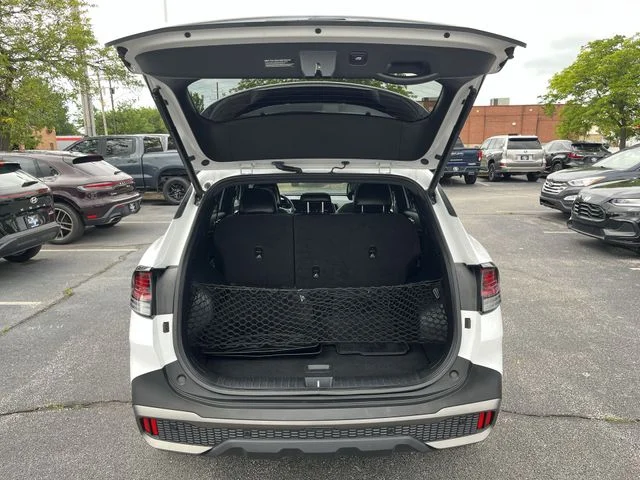 Used 2024 White Kia X-Line image 23