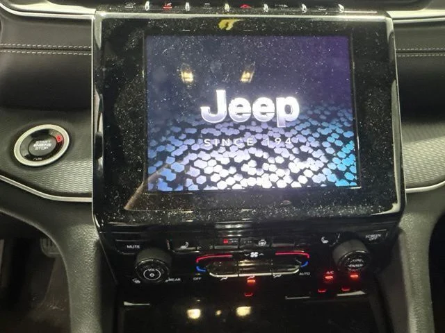 Used 2024 Gray Jeep Altitude X image 15
