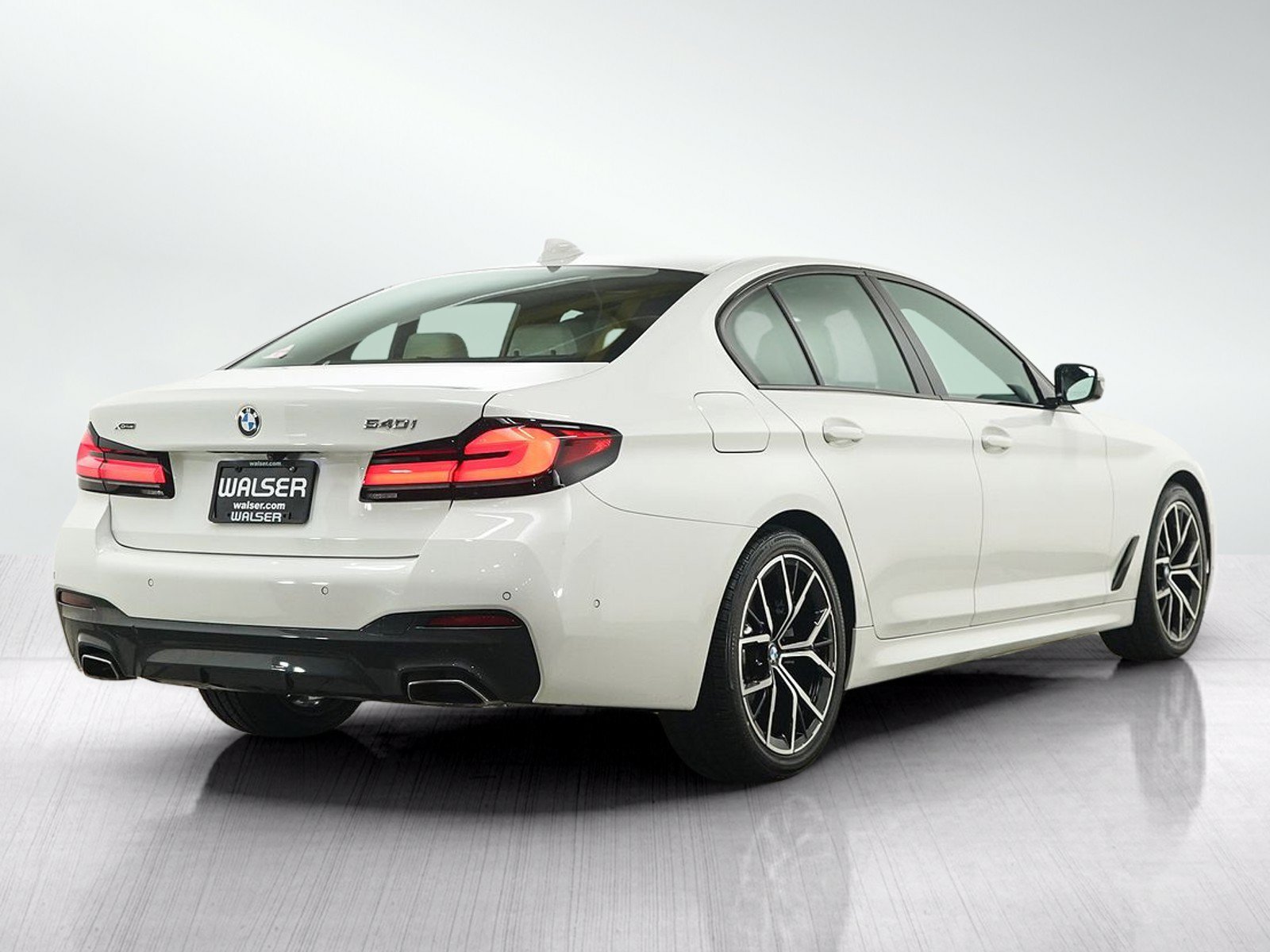 Used 2021 Alpine White BMW 540i xDrive image 5