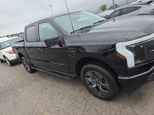 Used 2023 Agate Black Metallic Ford XLT image 3