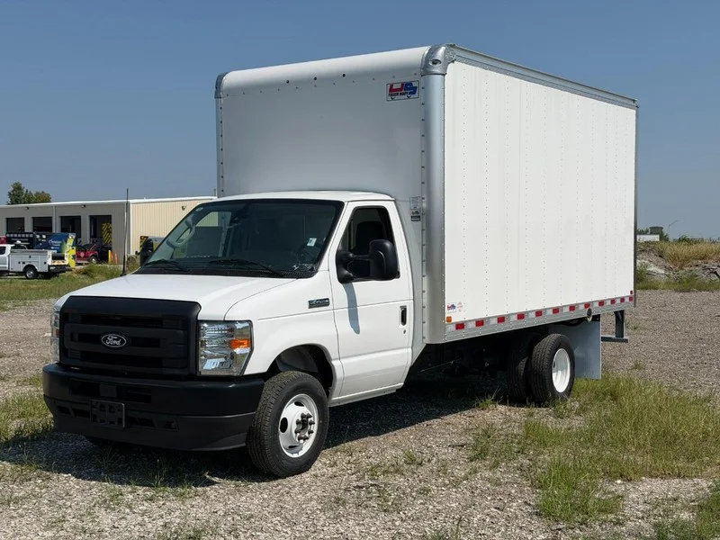 New 2026 Oxford White Ford 15-ft Box image 1