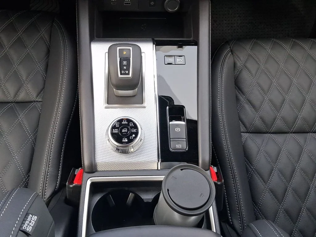 New 2026 Black Nissan Platinum image 6