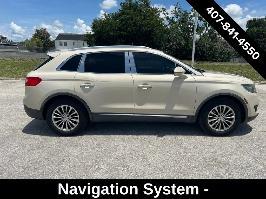Used 2016 Silver Lincoln Select image 2