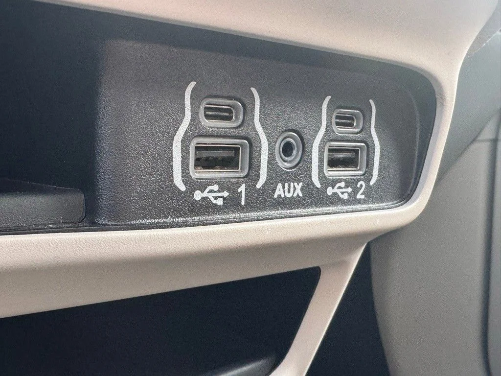 2024 Chrysler Pacifica Touring L - Photo 26