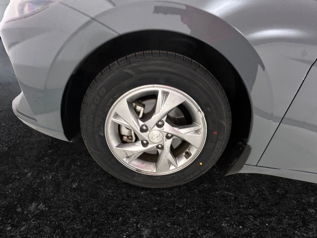 Used 2022 Gray Hyundai SE image 27