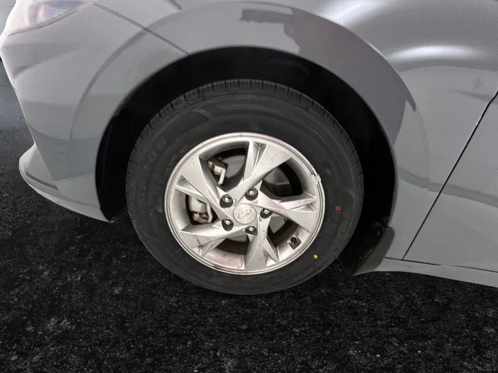 Used 2022 Gray Hyundai SE image 27