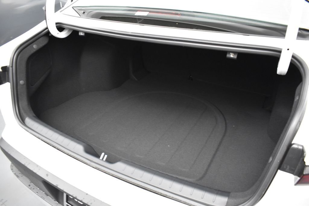New 2026 Snow White Pearl Kia LXS image 19