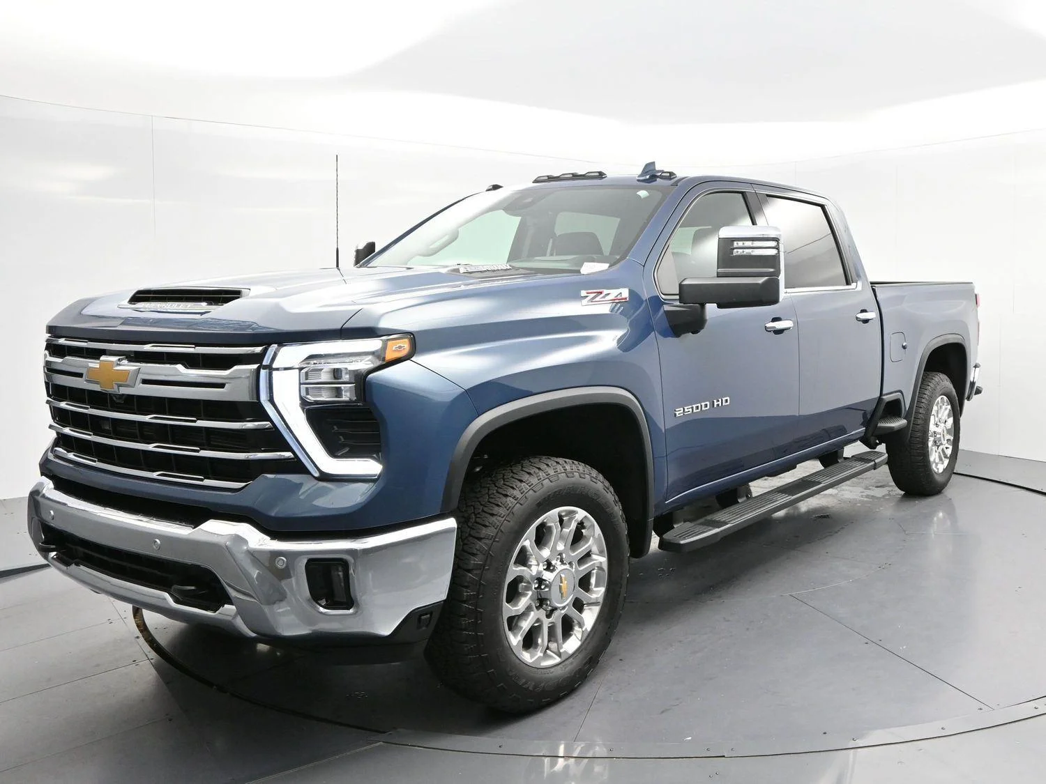 Used 2025 Lakeshore Blue Metallic Chevrolet LTZ image 3