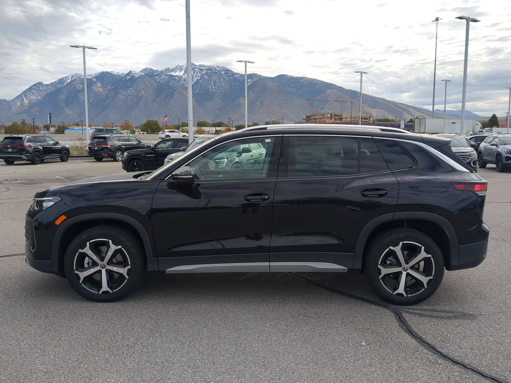 New 2026 Deep Black Pearl Volkswagen SE image 7