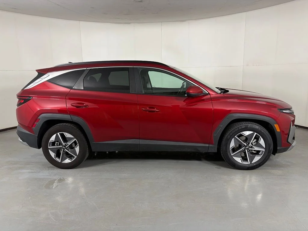 Used 2025 Red Hyundai SEL image 10