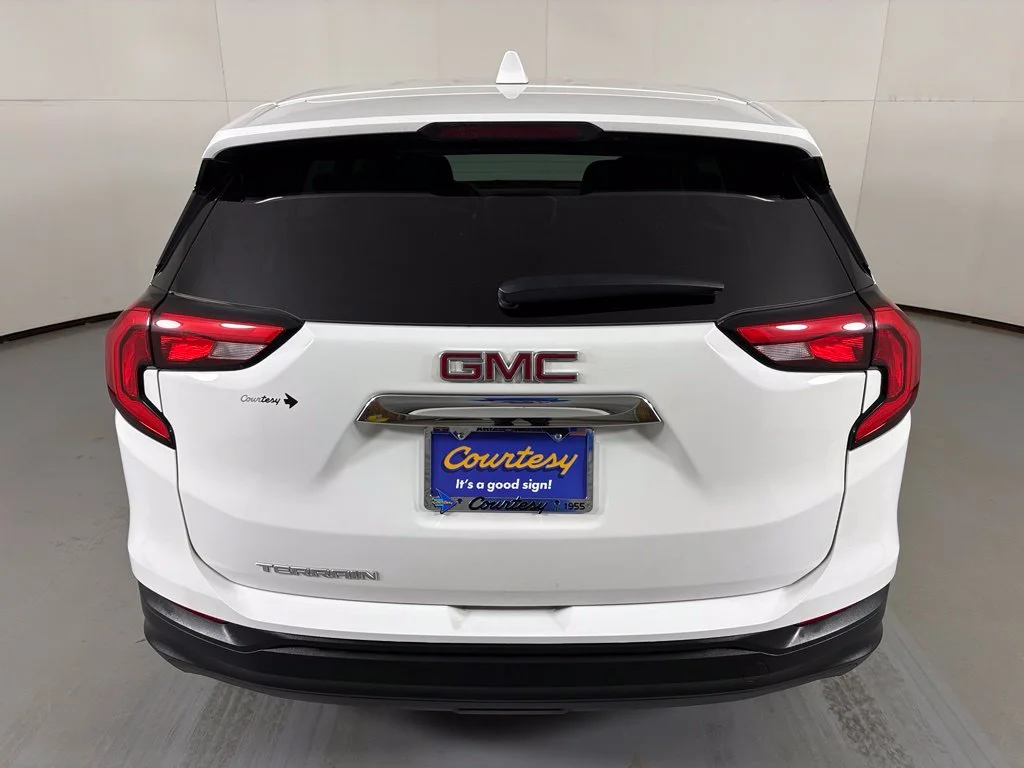 Used 2021 White GMC SLE image 7