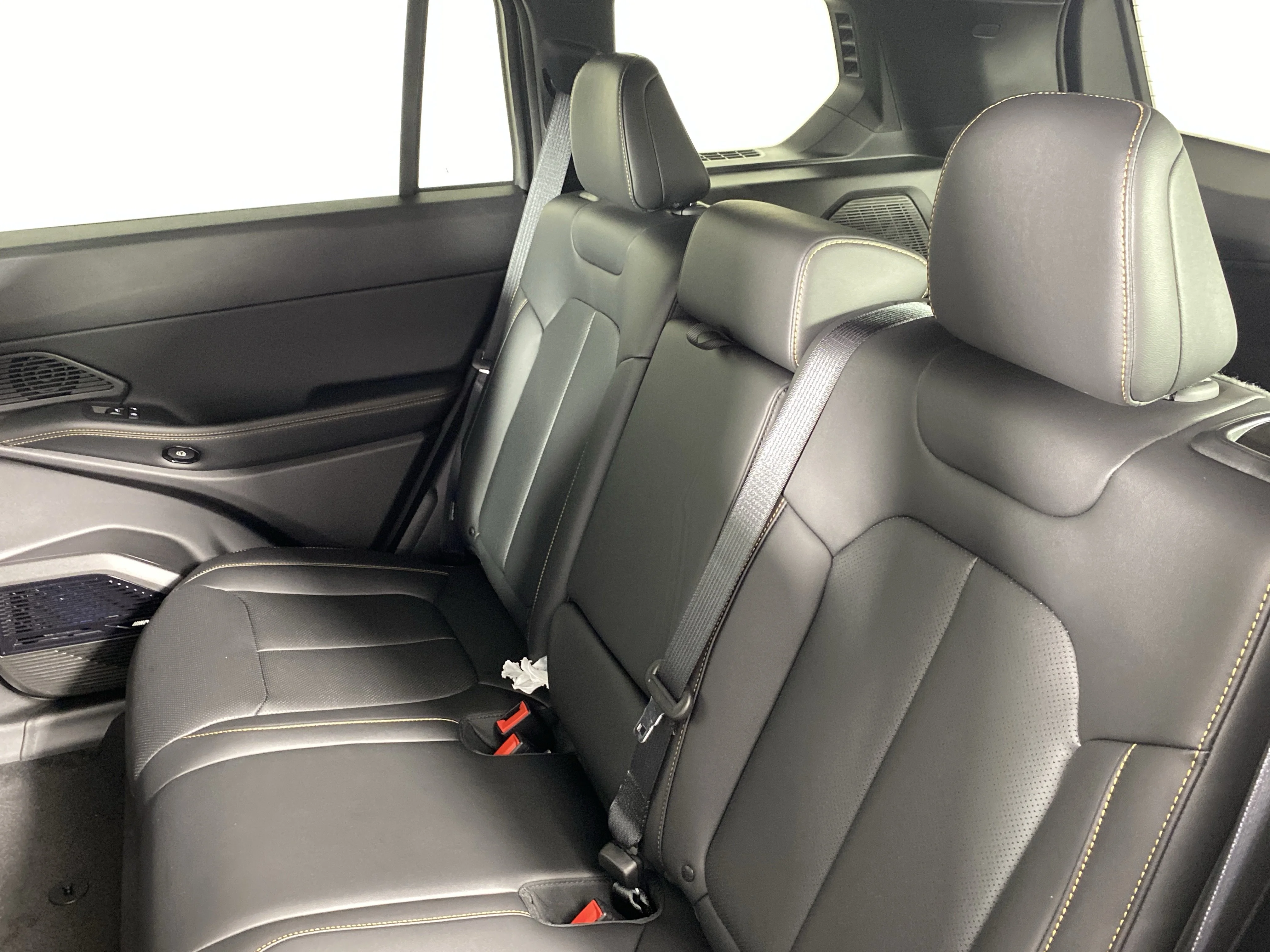 New 2026 Diamond Black Crystal Pearl-Coat Exterior Paint Jeep  image 29