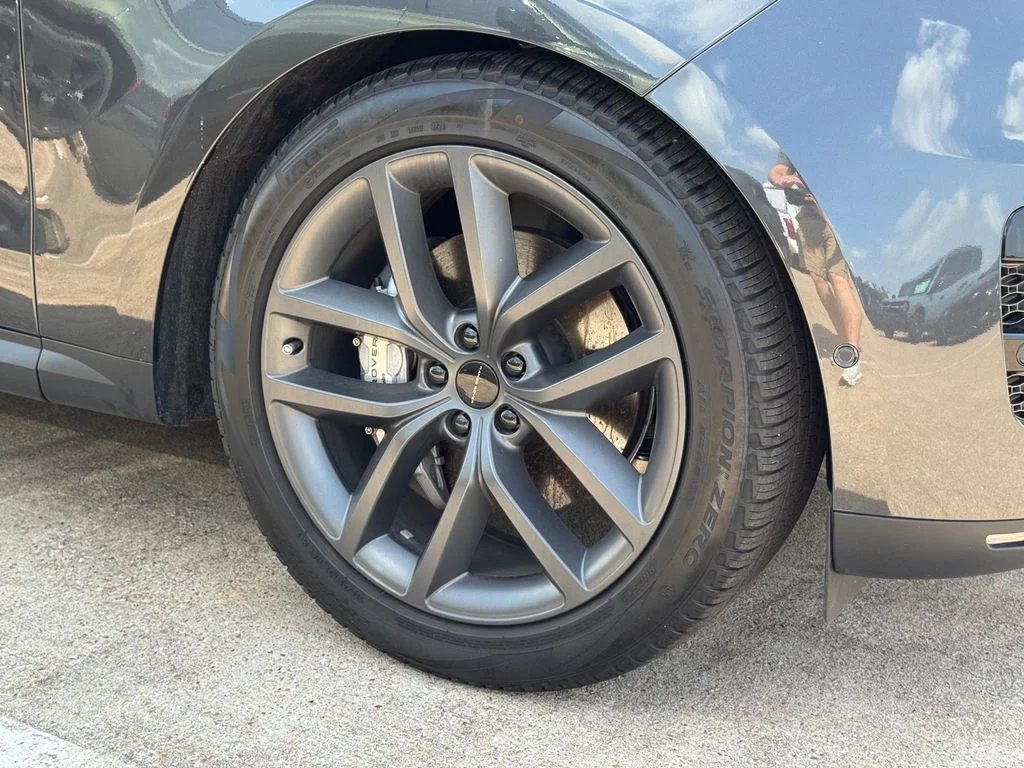 New 2026 Carpathian Grey Land Rover SE image 2
