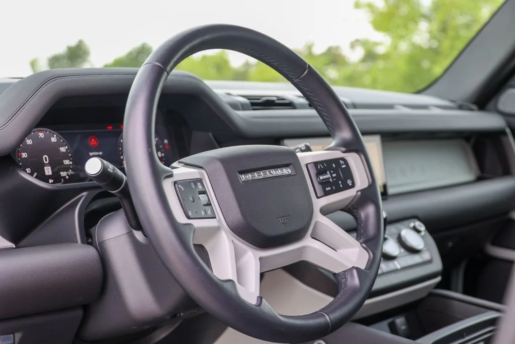 Used 2024 White Land Rover S image 33