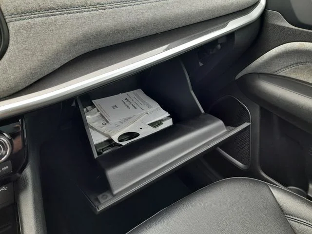 Used 2024 White Jeep Latitude image 29