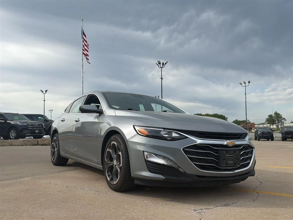 Used 2024 Chevrolet Malibu 1LT with VIN 1G1ZD5ST5RF107113 for sale in Kansas City