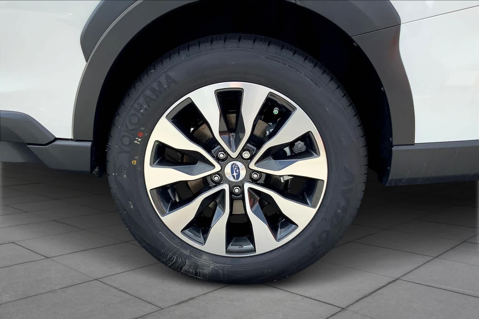 Used 2025 Crystal White Pearl Subaru Limited image 11