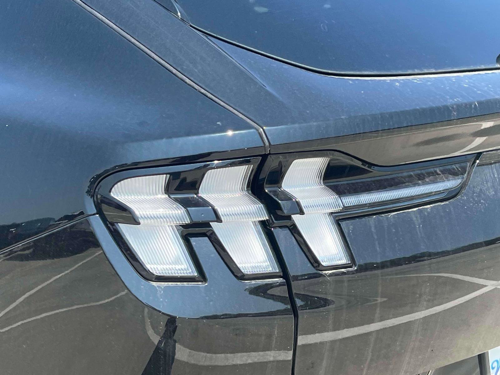 2025 Ford Mustang Mach-E GT - Photo 8