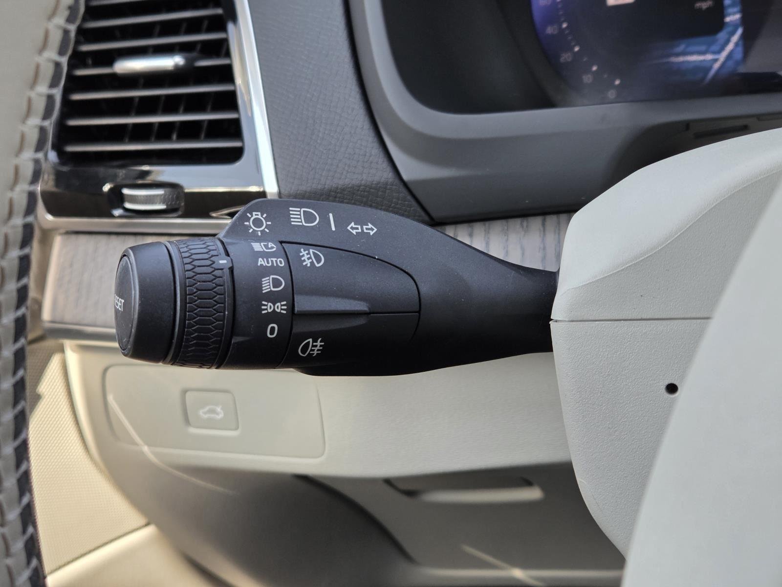 Used 2023 Crystal White Metallic Volvo Plus image 24
