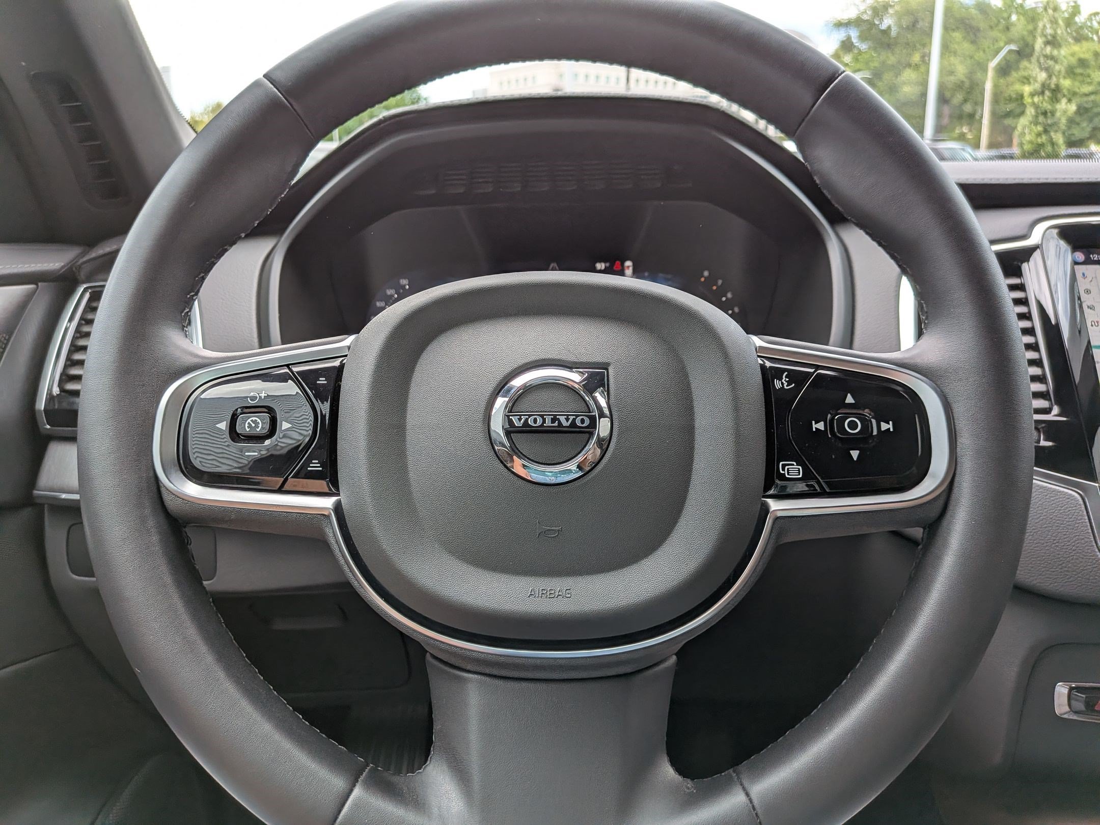 Certified Used 2023 Crystal White Volvo Ultimate image 15