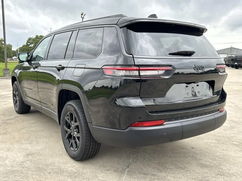 New 2026 Black Jeep Laredo image 9