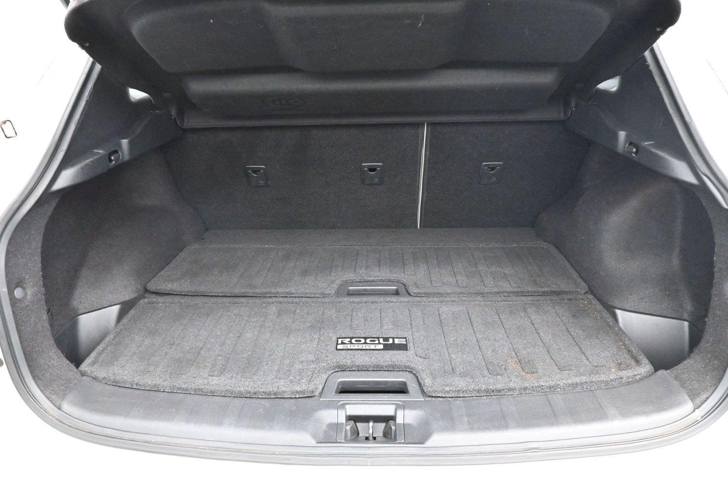 Used 2018 Pearl White Nissan SV image 9