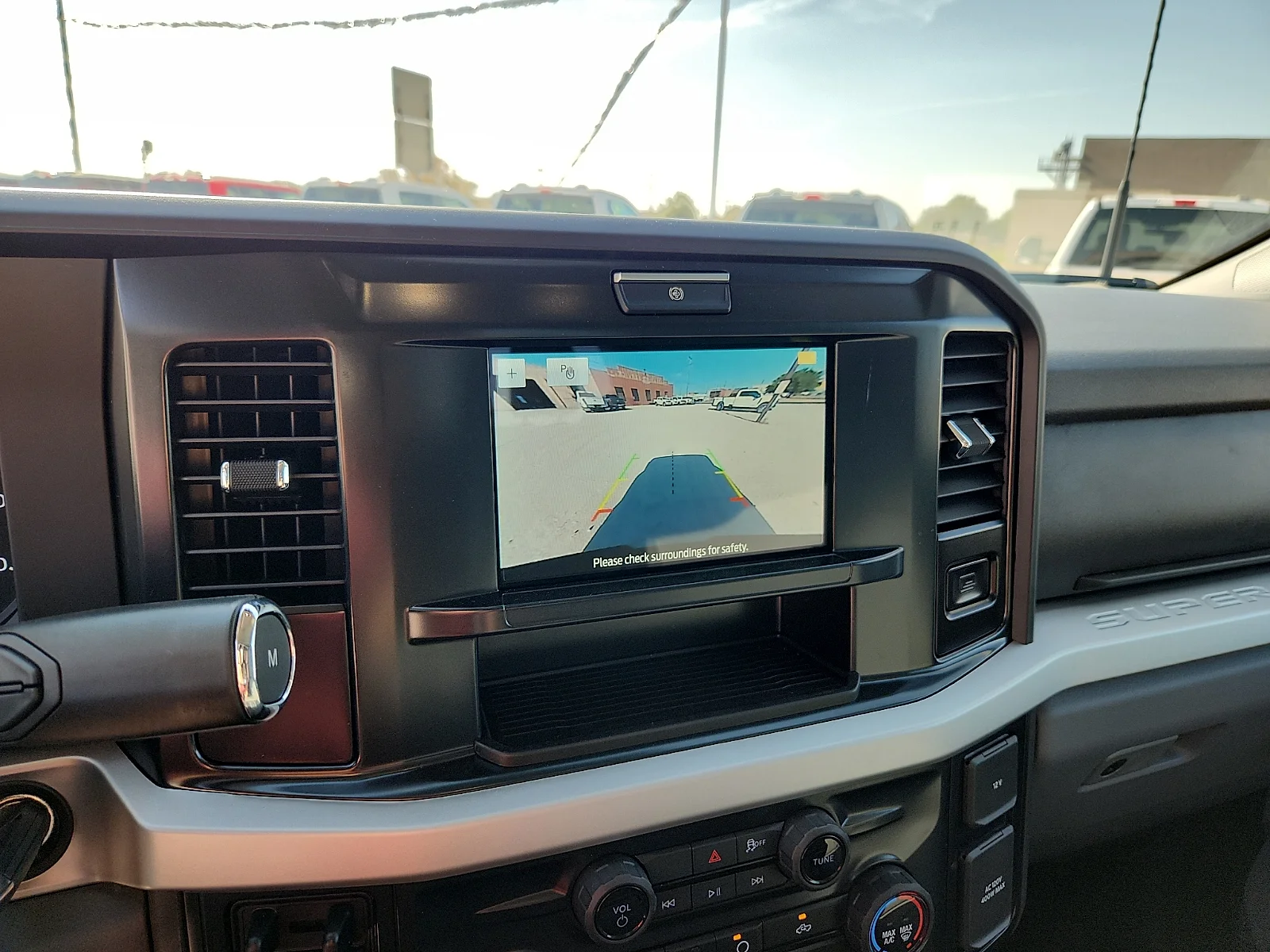 New 2027 Oxford White Ford XLT image 23