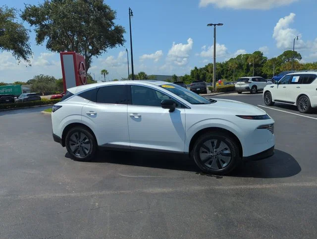 Used 2025 White Nissan SL image 2