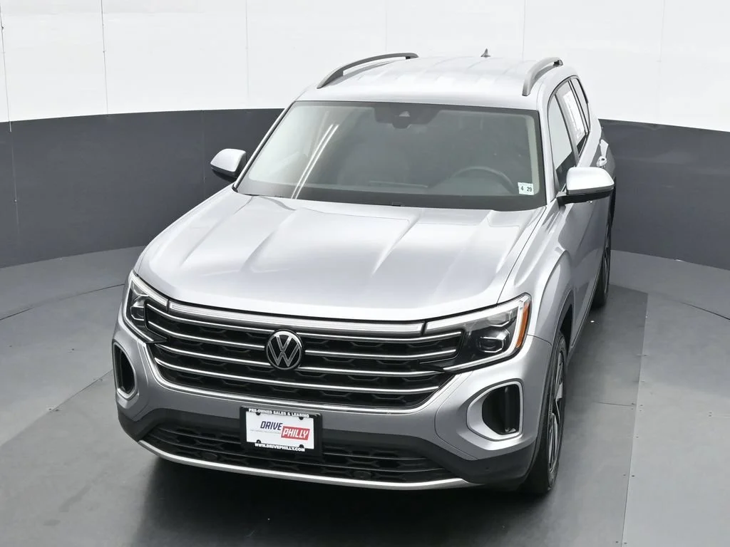 Used 2024 Silver Volkswagen 2.0T SE w/Technology image 18